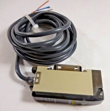 Omron E3X-A21 Photoelectric Sensor (10-30 VDC) LOT OF 2