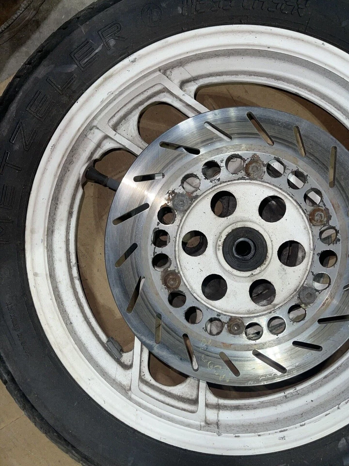 Llanta delantera yamaha fz600 fz 600 blanca mag 1987 1986 1988 86 87 88 Foto 3 de 4