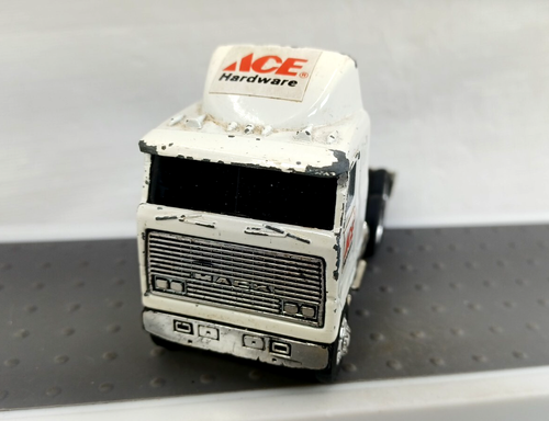 Ertl Mack Ultra Li Er Wirh Sleeper Cab ACE Hardware White Die Cast 1:64