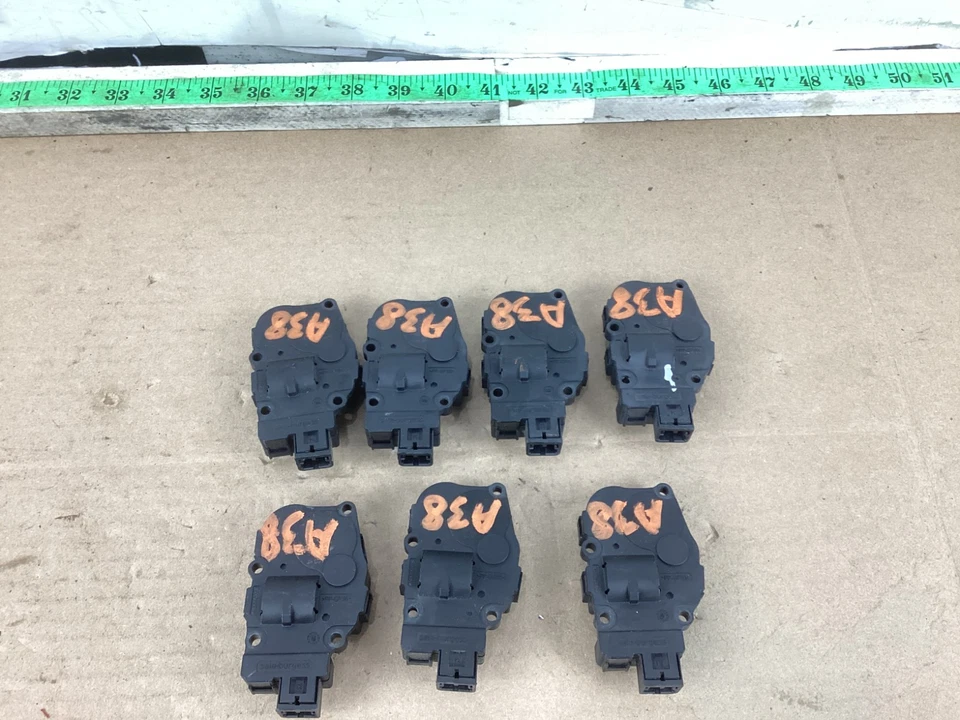 Комплект из 7 оригинальных регуляторов привода клапана нагревателя двигателя 2010-2016 MERCEDES-BENZ GL450 - Изображение 2 из 4