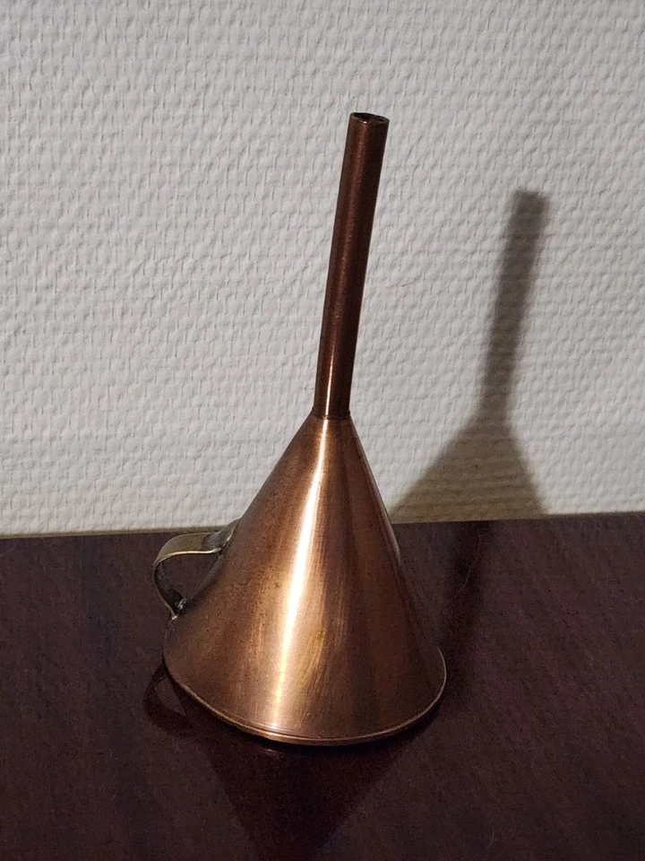 Ancien Entonnoir en Cuivre 15,5 cm Belle Patine Déco Cuisine Atelier Vintage - Photo 3/4