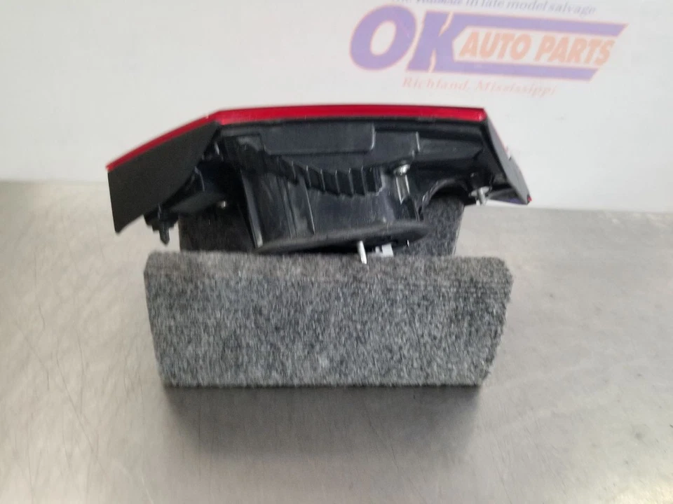 Toyota Camry Le 18 2018 luz trasera luz pasajero derecho Foto 4 de 4