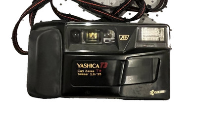 NICE! Yashica T3 Point & Shoot Film Camera Carl Zeiss Lens 35 f/2.8 w/batt, case