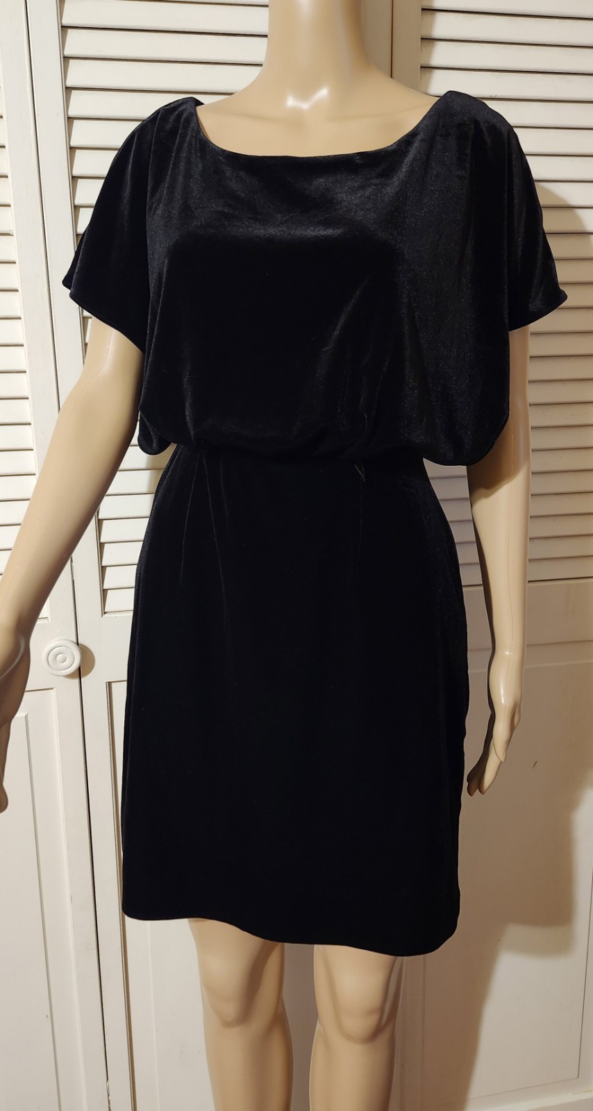 White House Black Market Size 0 Black Stretch Velvet Blouson Dress Short Sleeve