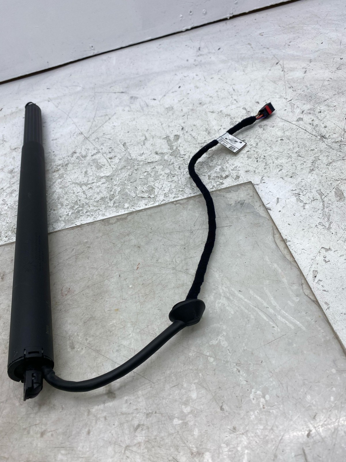 2017-2022 MASERATI LEVANTE OEM REAR LEFT & RIGHT TAILGATE TRUNK STRUT DAMPER