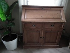 Secrétaire en pin, aux multiples facettes ! (2 portes, 2 tiroirs)