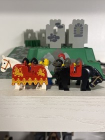 LEGO Castle King's Mountain Fortress 6081 Most Figs & Hard To Find Pieces Read!