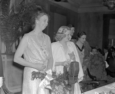 Mrs Franklin D Roosevelt left Jean Harlow screen actress make merr- Old Photo