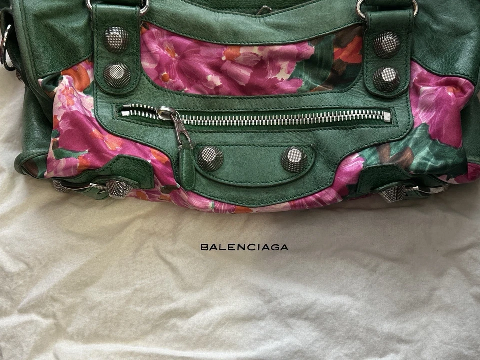 BALENCIAGA: Bolso de mano City de cuero, buen estado, estampado floral Foto 2 de 4