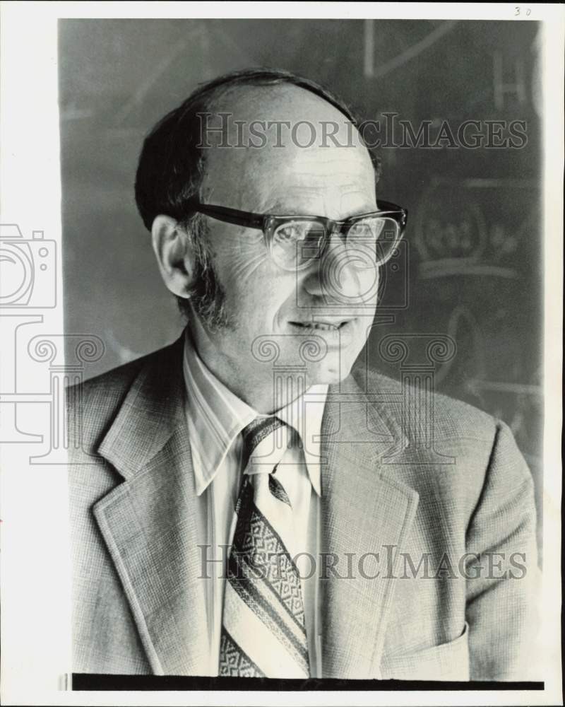 1974 Press Photo Doctor Walter Kohn, professor at the University of California