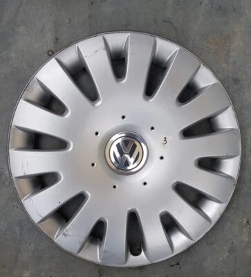 Enjoliveur Volkswagen IKO601147G VWT0851 - Photo 1/4