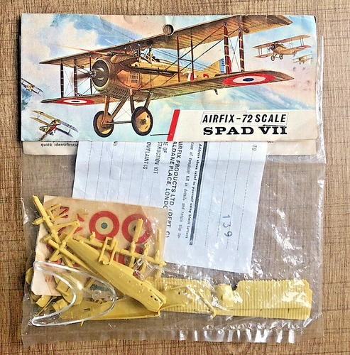 Avion miniature Laiton, Biplan Modèle Rouge et Blanc, L 27 cm