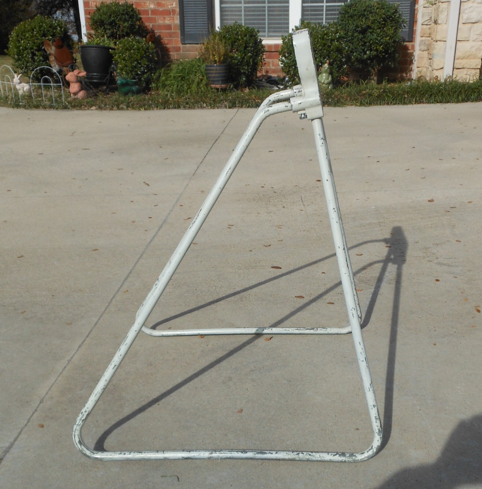 Vintage Evinrude Metal Outboard Boat Motor Engine Stand Very Good Shape