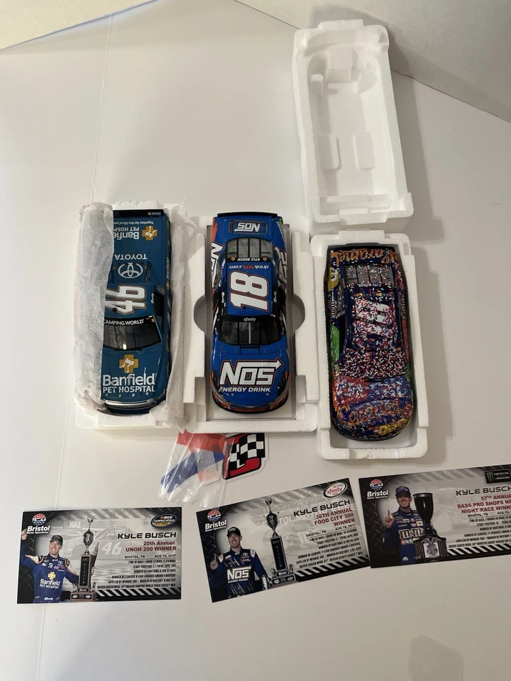 Juego de barrido Kyle Busch 2017 Bristol, con vitrina de tienda Jeff Hammond Foto 2 de 4