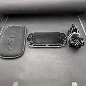 Sony PSP 3000 Piano Black - GOOD CONDITION + Official 4GB Card + Charger E2