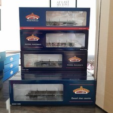 Rake of 7 Bachmann OO Gauge 30t unfitted Bogie Bolster C Wagons