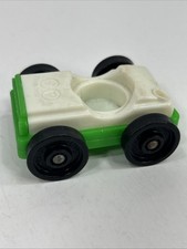 TOY VINTAGE FISHER PRICE CAR GREEN/WHITE FOR PLAY FAMILY ACTION GARAGE 1970S