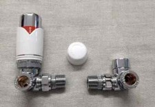 15MM CORNER THERMOSTATIC RADIATOR VALVE AND LOCKSHIELD VALVE CHROME / WHITE TRV