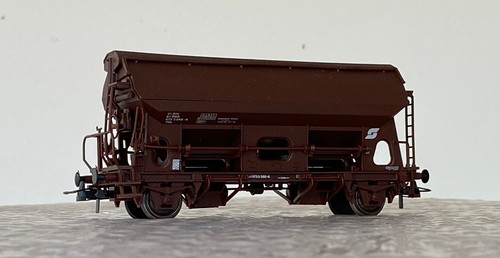 ROCO 46422 ÖBB Tds 573 3 568-6 SELF UNLOADING HOPPER WAGON WITH MOVEABLE ROOF HO - Picture 4 of 9