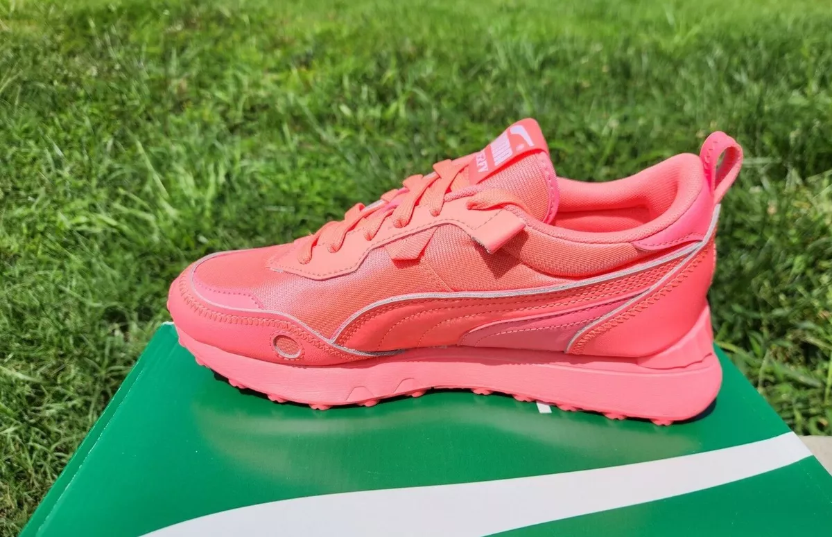 Puma hot hotsell pink sneakers