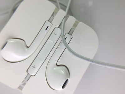 Original Apple Earpods with 3.5mm headphone Plug/mic for iPhone 6S