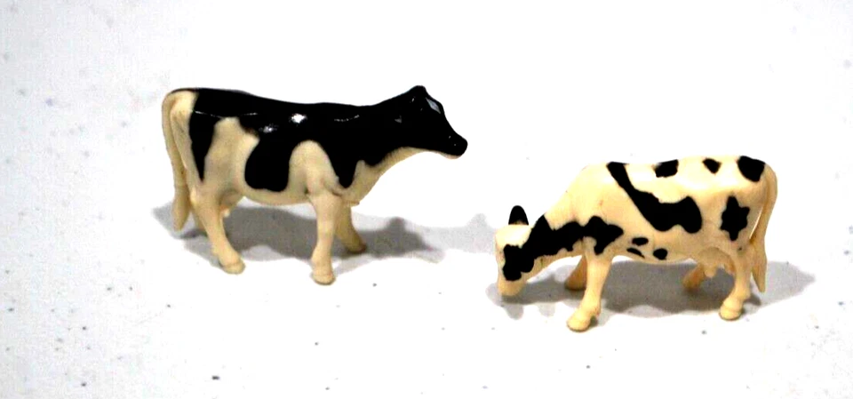 Vintage 1990 ERTL Farm Country Lot of 21 Holstein Cows And 4 Calf's 1/64 Scale - Image 4 of 4
