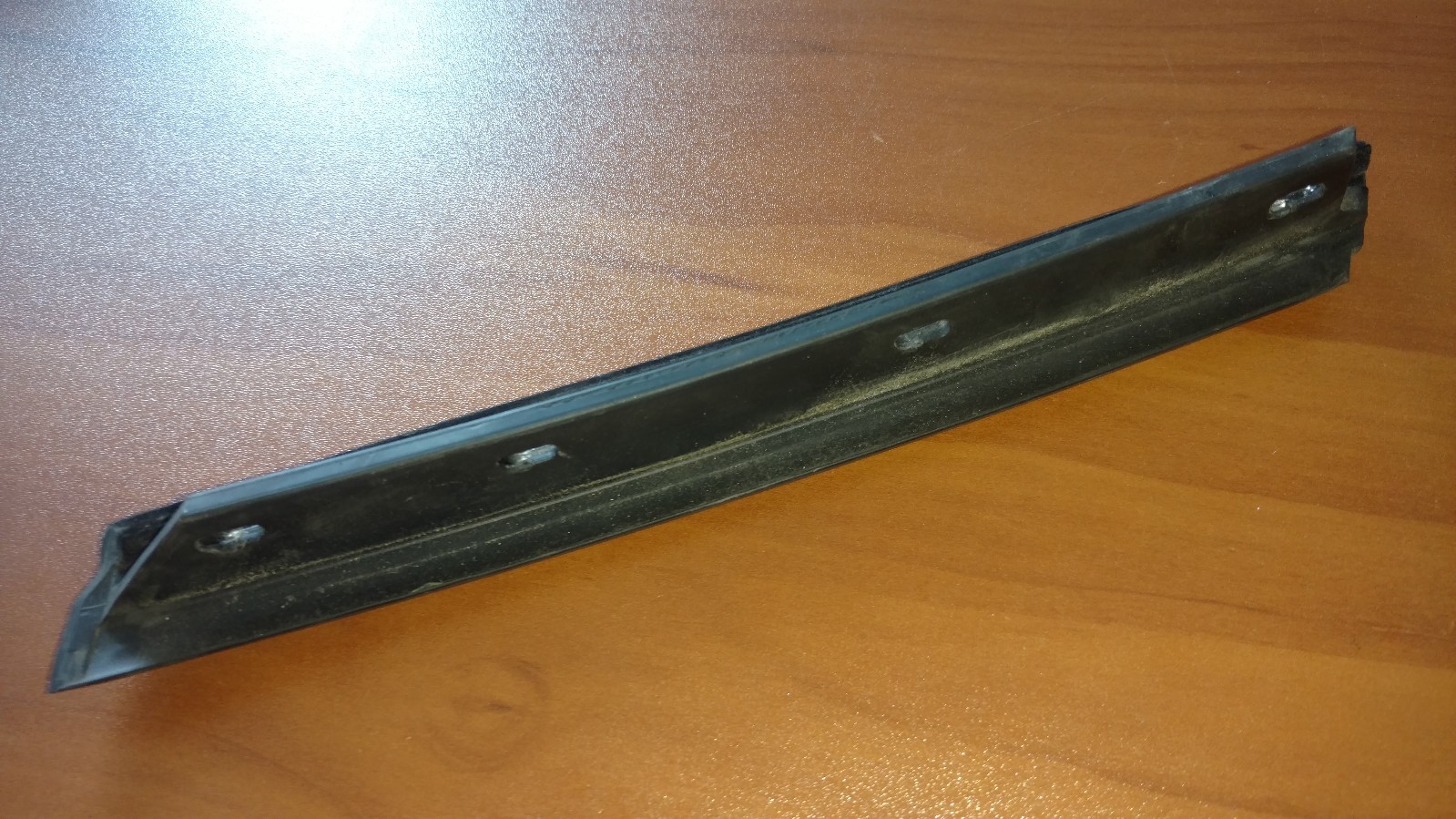 LAMBORGHINI GALLARDO & LP560 DRIVER LEFT SIDE ROOF SEAL MOULDING OEM 400837439 