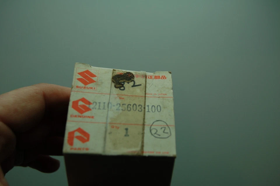 Pistón Suzuki 12110-25603-100 +1,00 OverSIZE TC100 TS100 1972-1973 NUEVO DE STOCK ORIGINAL Foto 2 de 4