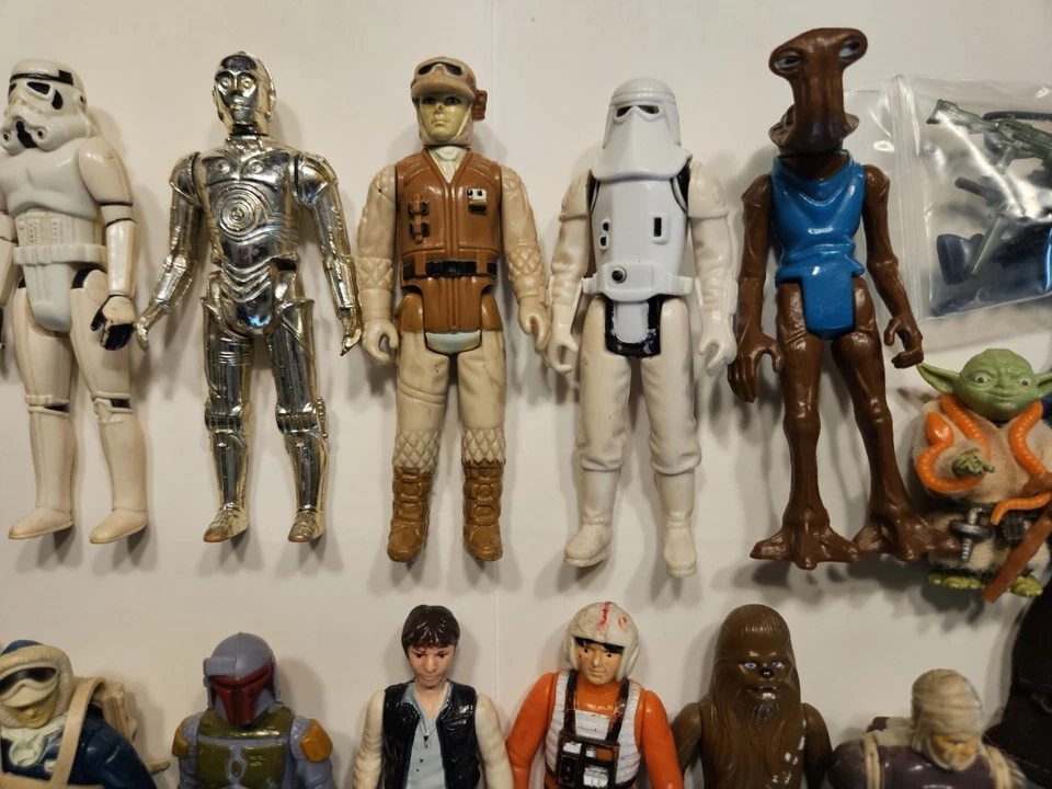 Lot Of Vintage 1970's Star Wars Figures  Yoda R2d2 Guns - Image 2 of 4