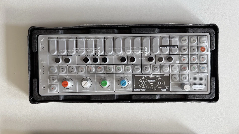Teenage Engineering OP-1 Synthesizer Musikinstrument - Bild 4 von 4