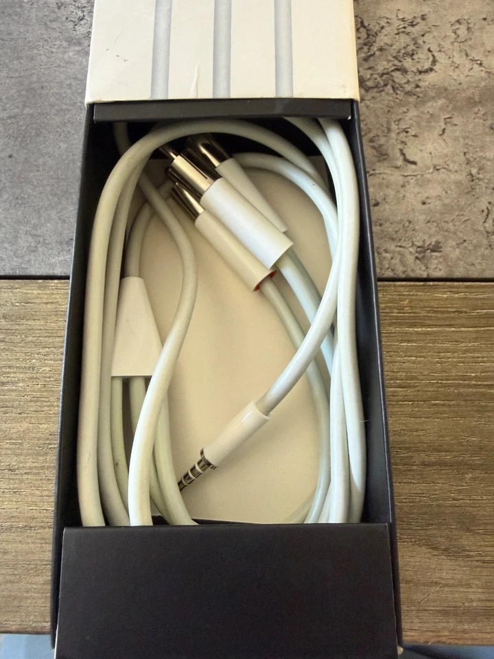 Apple iPod AV Photo Cable M9765GB/A Original OEM - Image 2 of 2