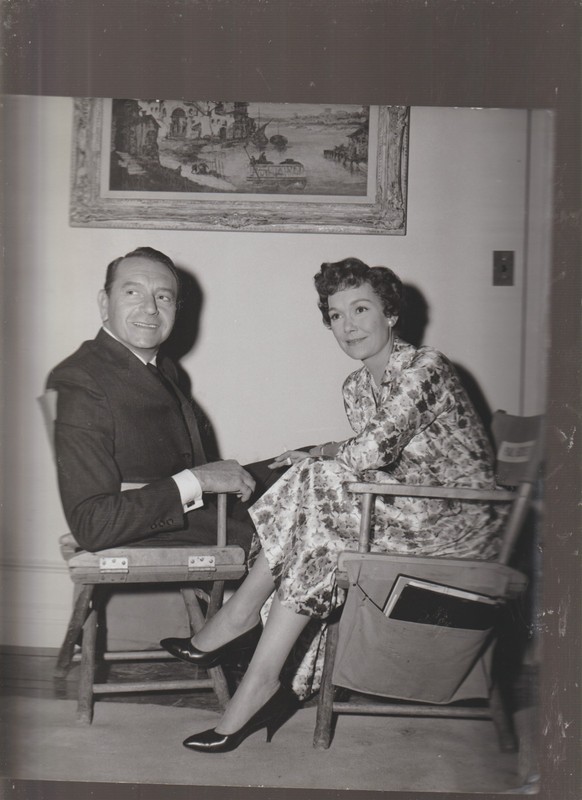 8X10 B&W   PHOTO OF-SCENE- JANE WYMAN  AND PAUL HENREID