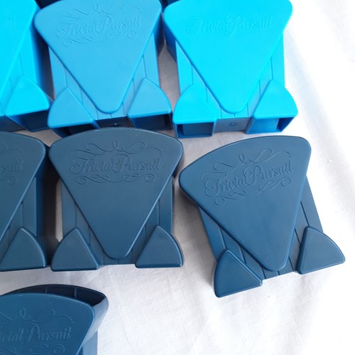 Trivial Pursuit Card Holders x32 Blue Yellow 20th Anniversary Bundle Job Lot - Picture 6 of 7
