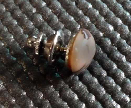 Vintage agate tie tack, earth colors, pre-owned, silver-tone fastener, no chain - Picture 2 of 4