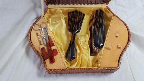 Vintage Art Deco Faux Turtle Portable Vanity Set in Case MOVIE FILM PROP - Picture 11 of 12