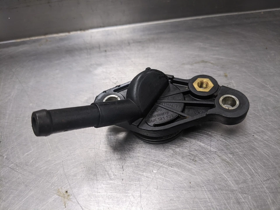 Корпус охлаждающей жидкости для 15–16 Volkswagen GTI 2.0 06K121132 Turbo CXCB - Изображение 2 из 4