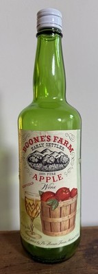 BOONE'S FARM 4/5 qt Early Settler Brand Apple Wine Glass Bottle w Screw On Cap