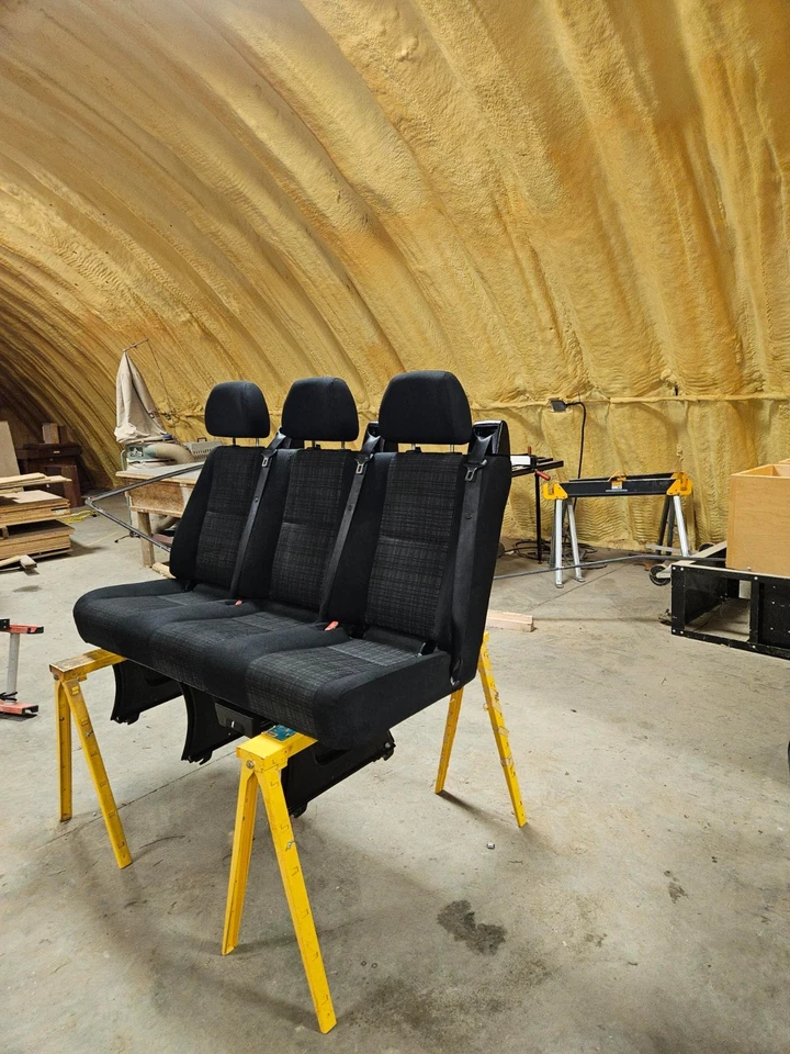 Asientos de furgoneta Mercedes-Benz Sprinter - Un banco de 3 asientos Foto 2 de 4