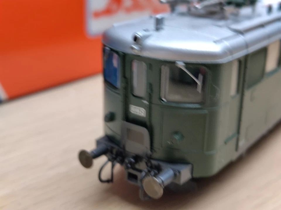 Roco SBB 63530 Ae 4/6 10812 digital mit ESU Decoder in OVP mit Zurüstteilen etc. - Bild 4 von 4