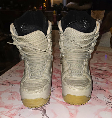 Northwave Freedom Snowboard Boots White/Gray Women's size 6 MP 24.0 Lace Medium