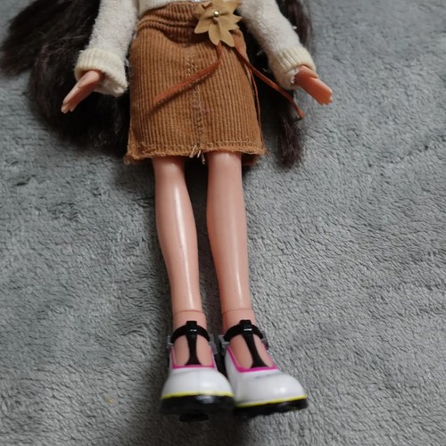 2001 Bratz Fashion Doll Dana Long Black Hair Blue Eyes Sweater Skirt Shoes - Picture 6 of 12