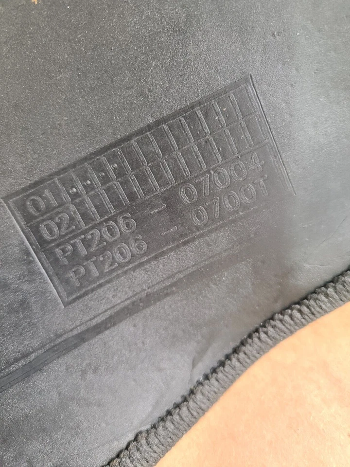 2002 - 2005 Genuine Toyota Avalon Trunk Floor Mat Liner - Image 2 of 4