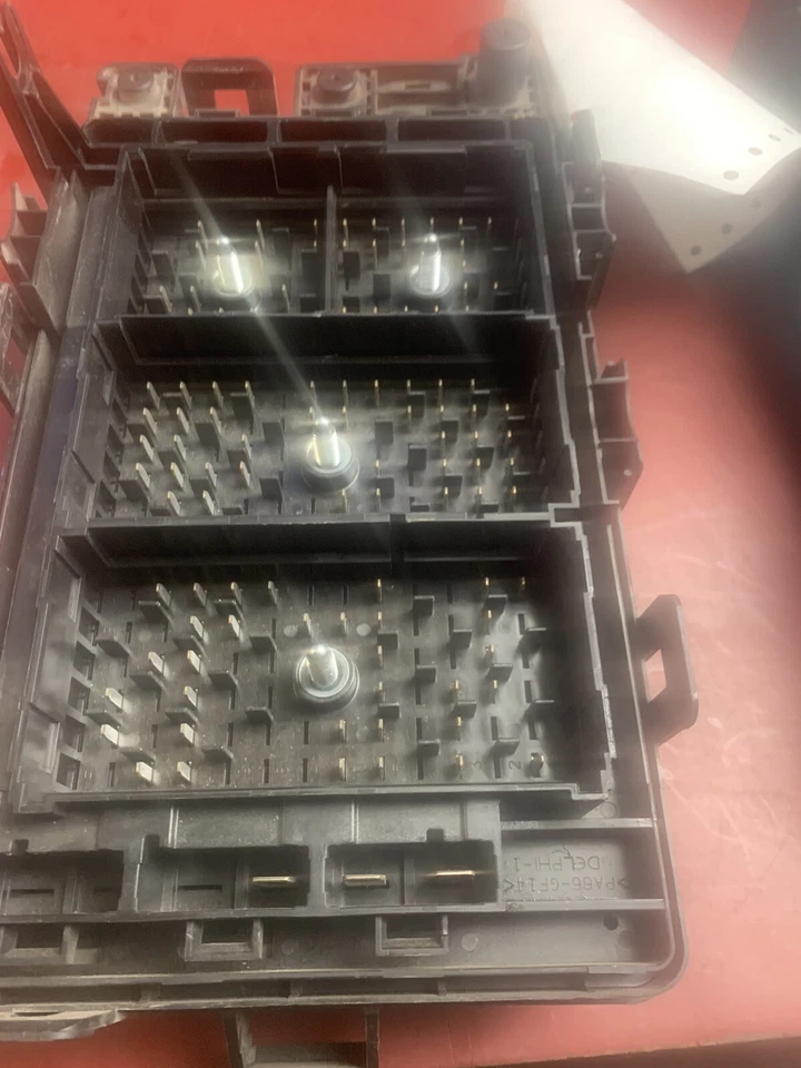 Chevrolet Trailblazer 2003 caja de fusibles unidad de relé 15196420 fabricante de equipos originales Foto 2 de 4