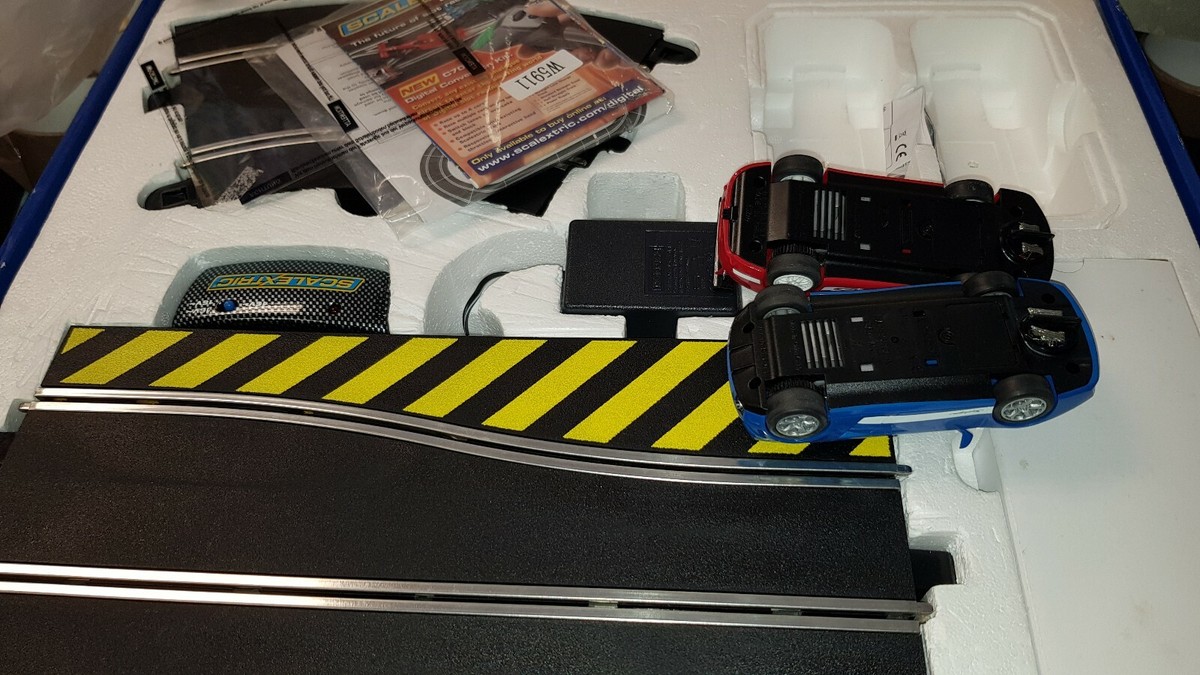 SCALEXTRIC C4312 Lamborghini Centenario - Bleu