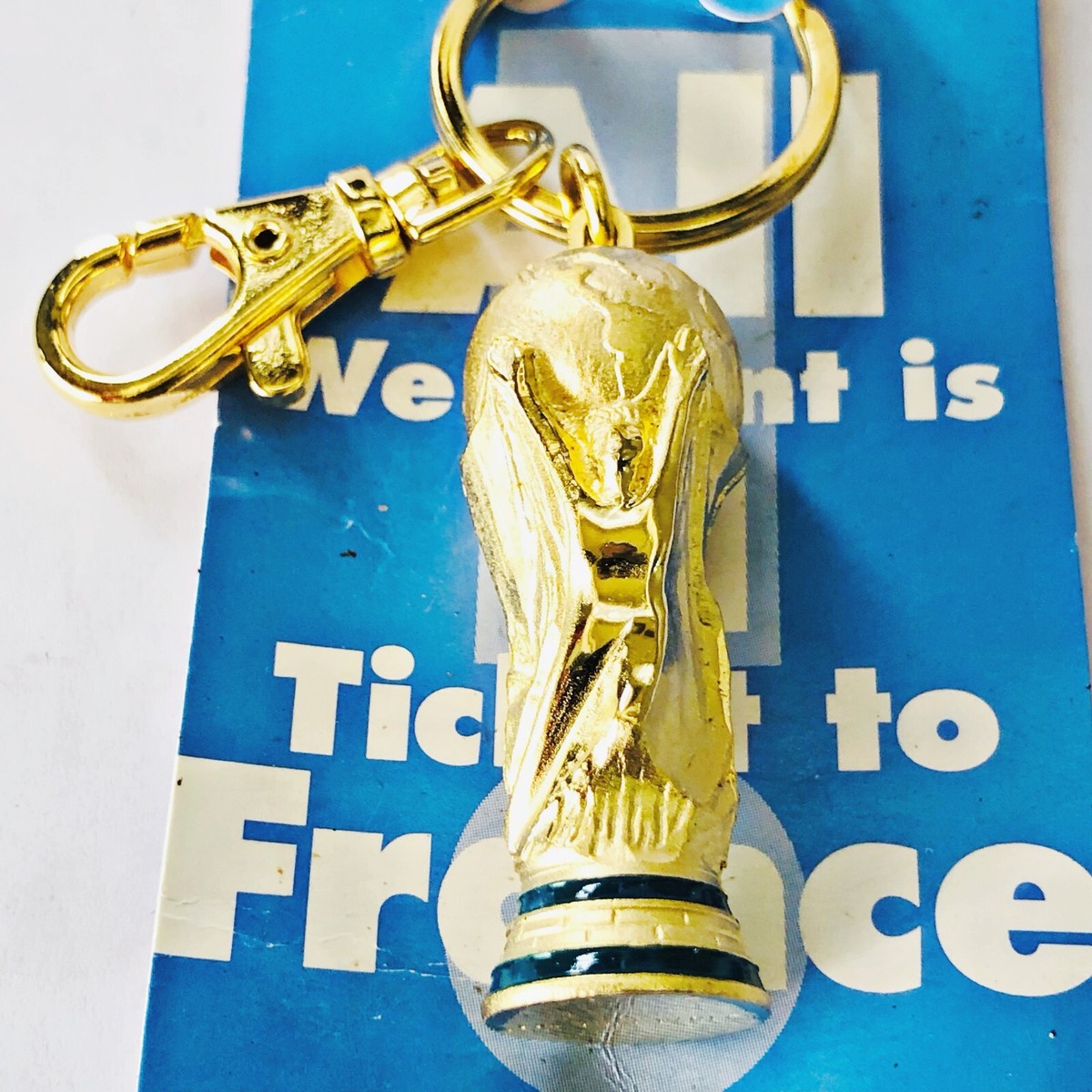 1998 FIFA WORLD CUP Vtg Gold Trophy Keychain FRANCE 98 Soccer
