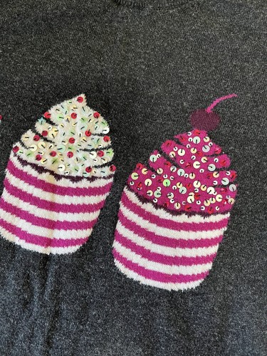 Maglione French Connection taglia M cupcakes grigio maglia sottile girocollo manica lunga paillettes - Foto 4 di 7