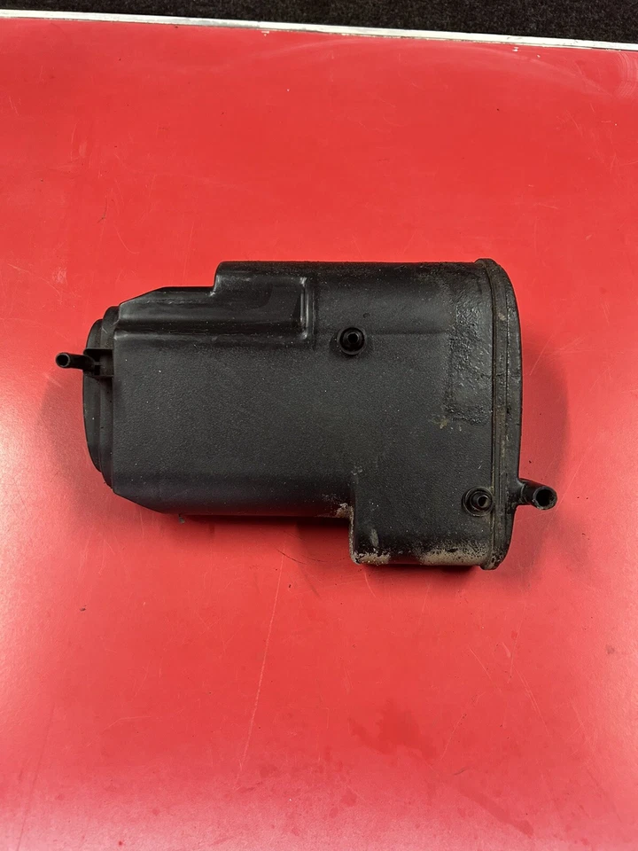 Bote de vapor de combustible filtro de carbono Volkswagen Transporter T4 7D0201801 VW Foto 4 de 4