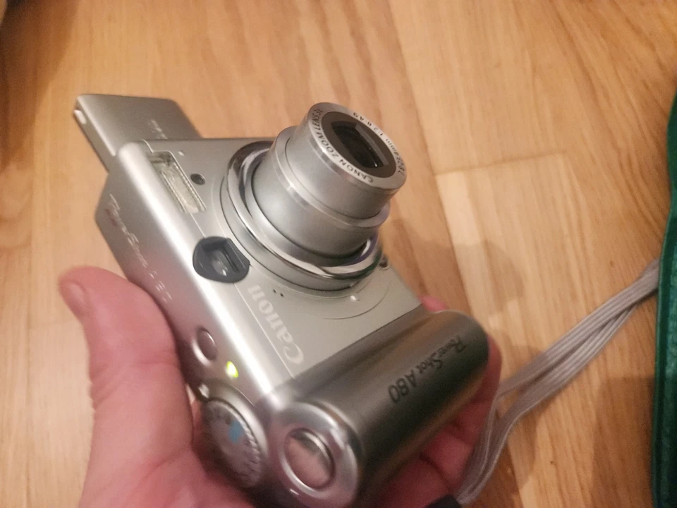 Canon Power Shot A80 Point Shoot Digital Camera 4.0MP + 256MB Memory Card  - Bild 2 von 4