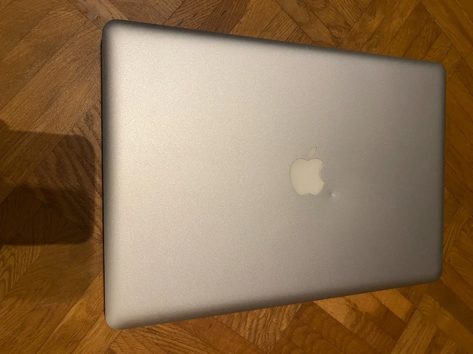 Apple MacBook Pro 15" 2010 · i5 · 8GB · 250GB, Foto 2 von 5