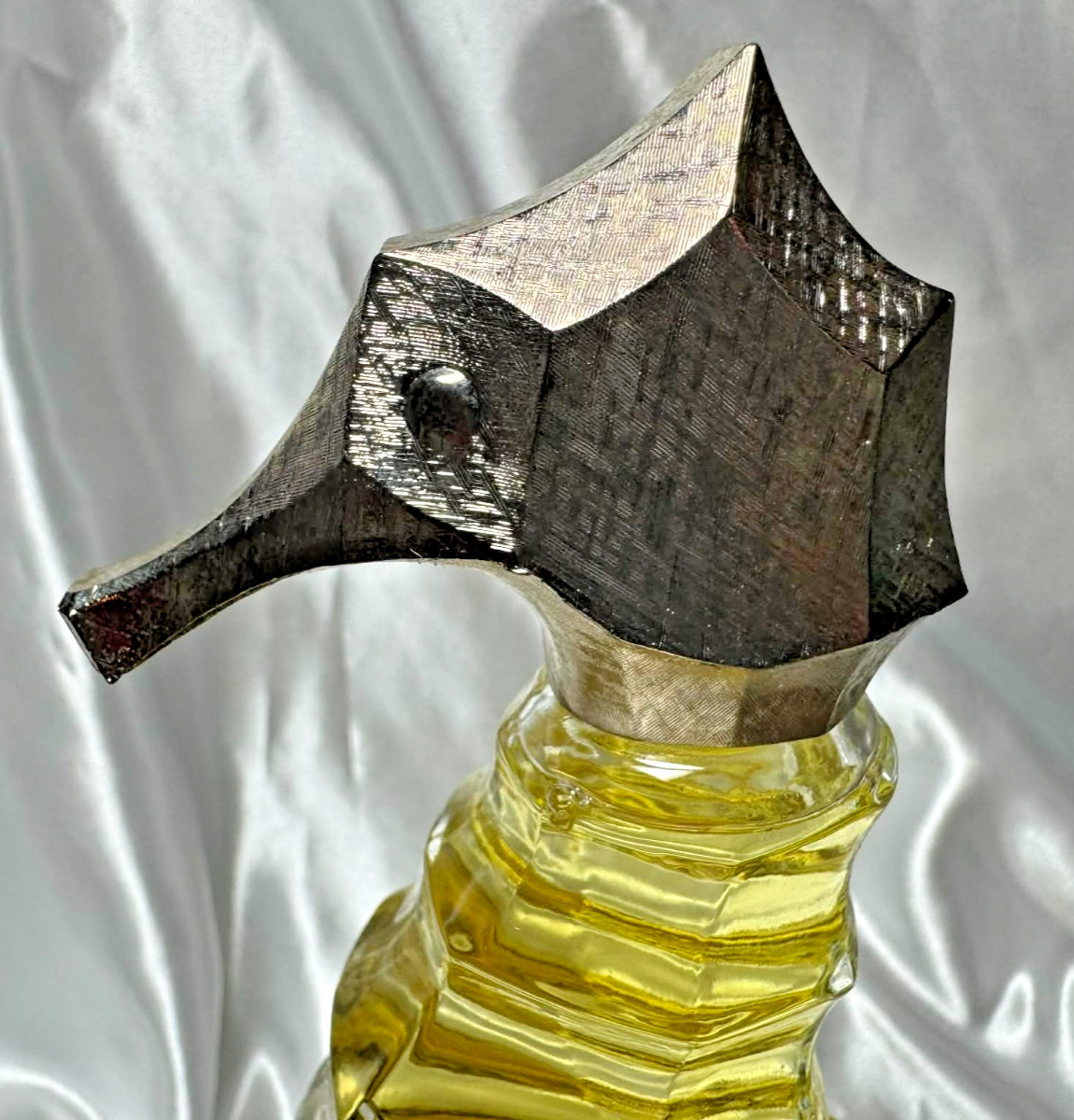 Avon Sea Horse Decanter Skin-So-Soft Bath Oil 6 oz. FULL w/Box